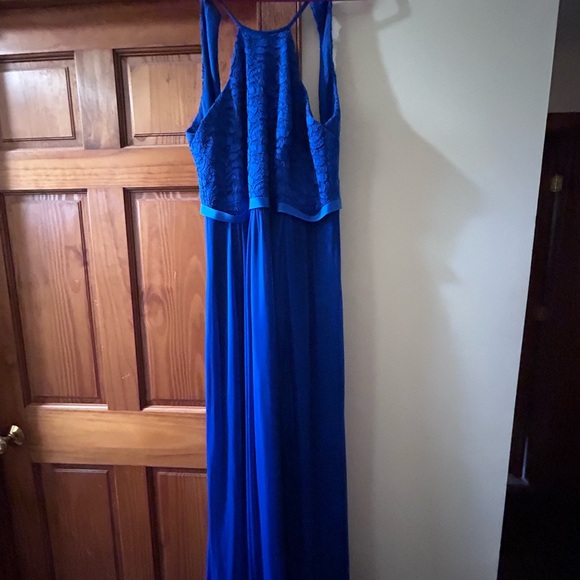 Size 6 High neck lace halter with an open back and back zipper! Horizon blue - Picture 4 of 4